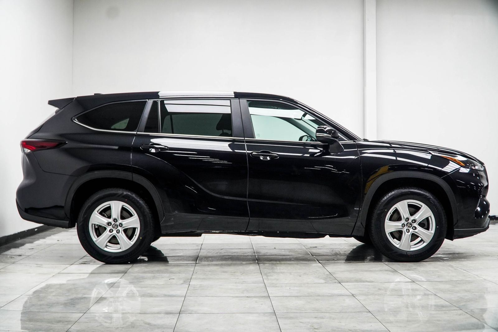 2025 Toyota Highlander LE
