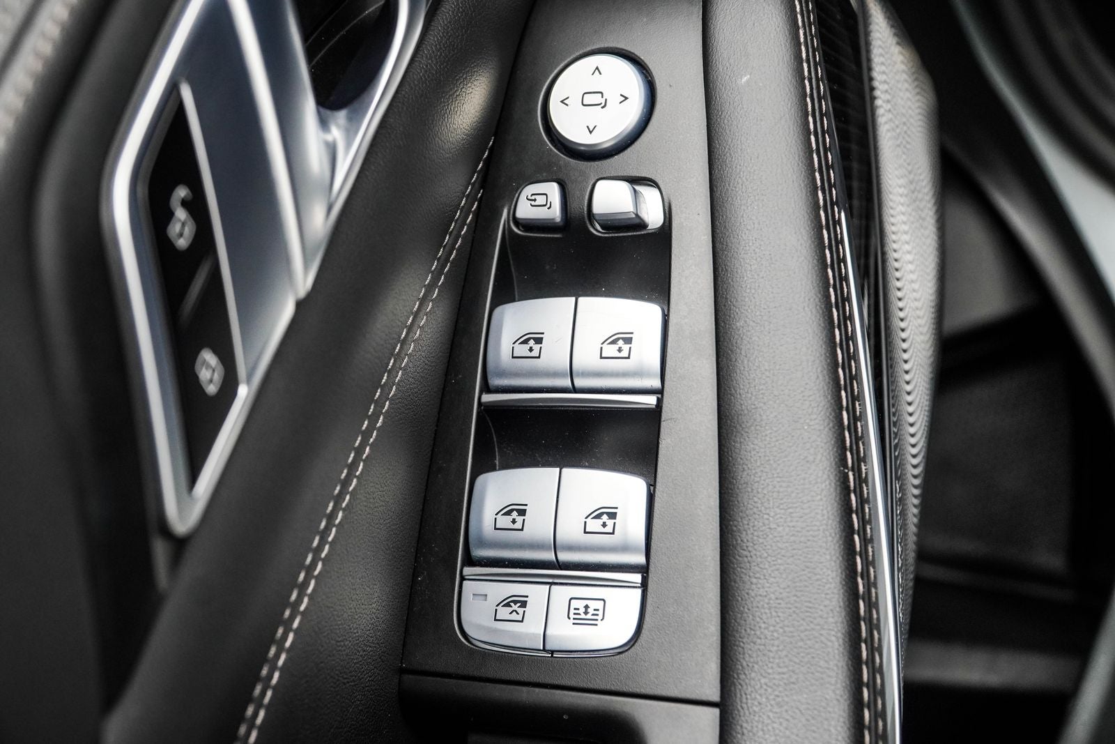 2023 BMW X7 M60i
