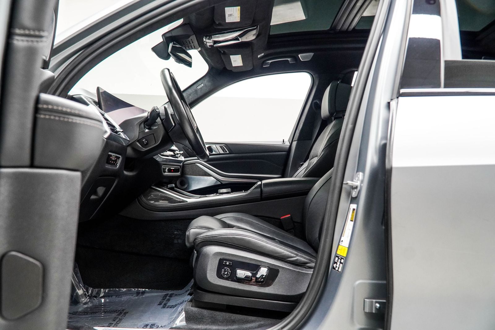 2023 BMW X7 M60i