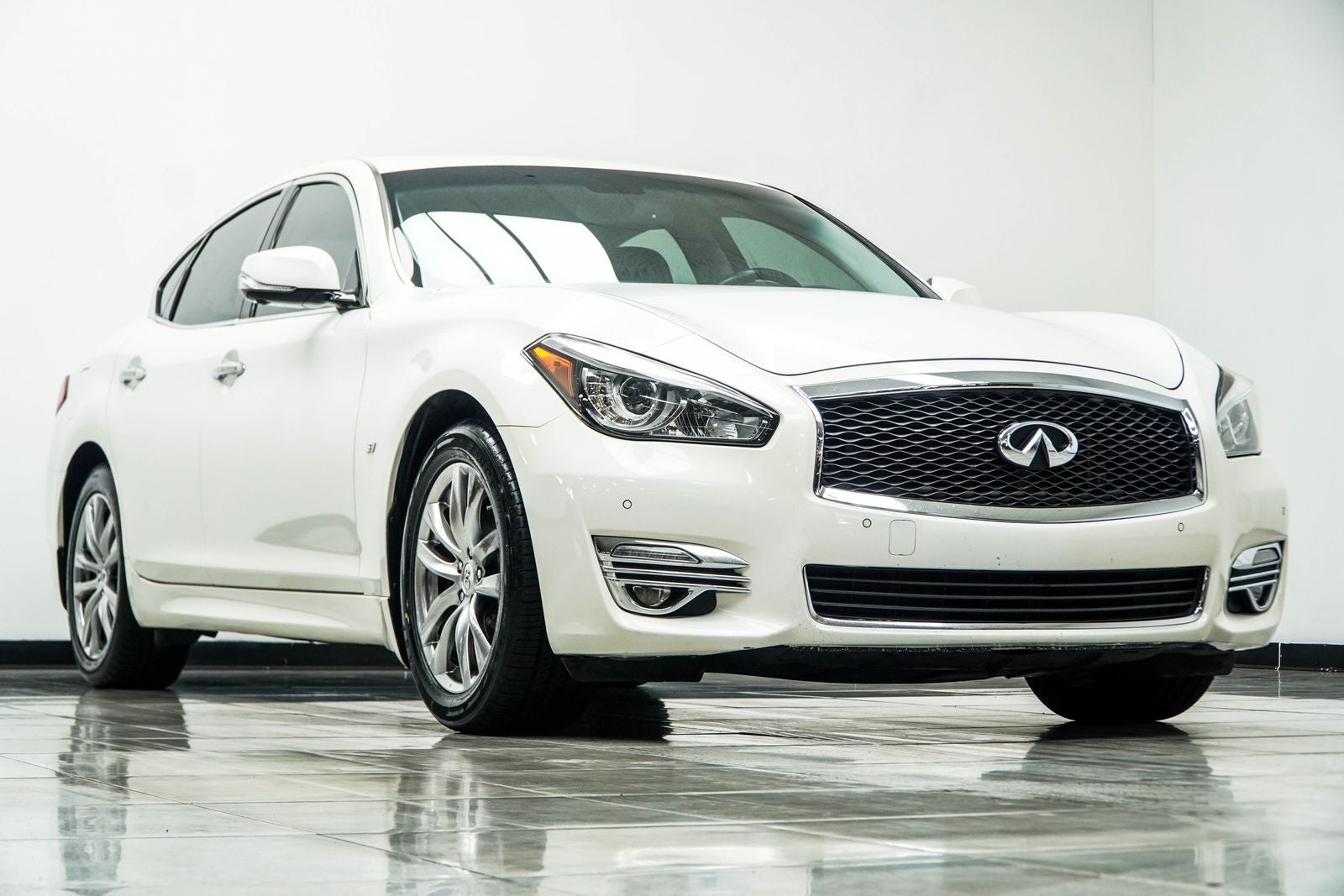 2015 INFINITI Q70 3.7