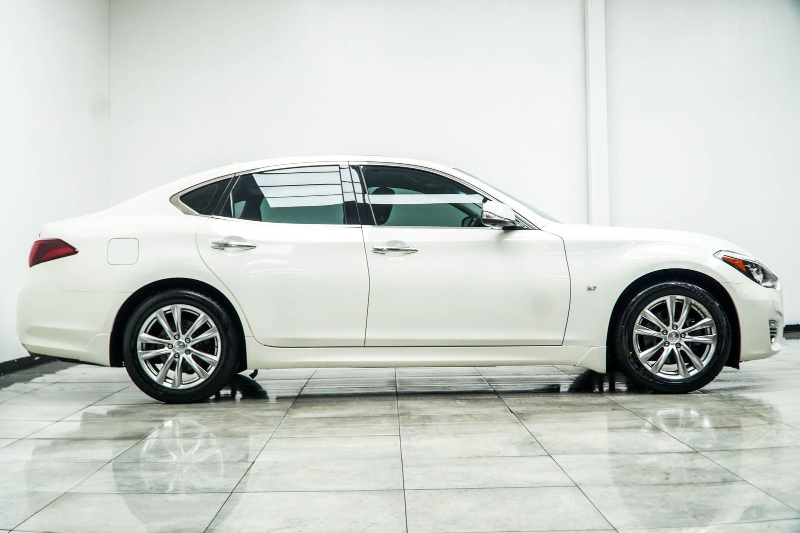 2015 INFINITI Q70 3.7