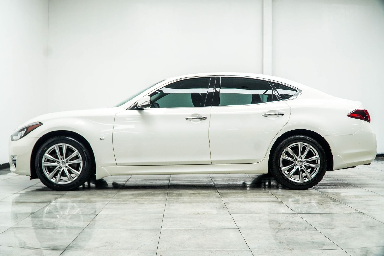 2015 INFINITI Q70 3.7