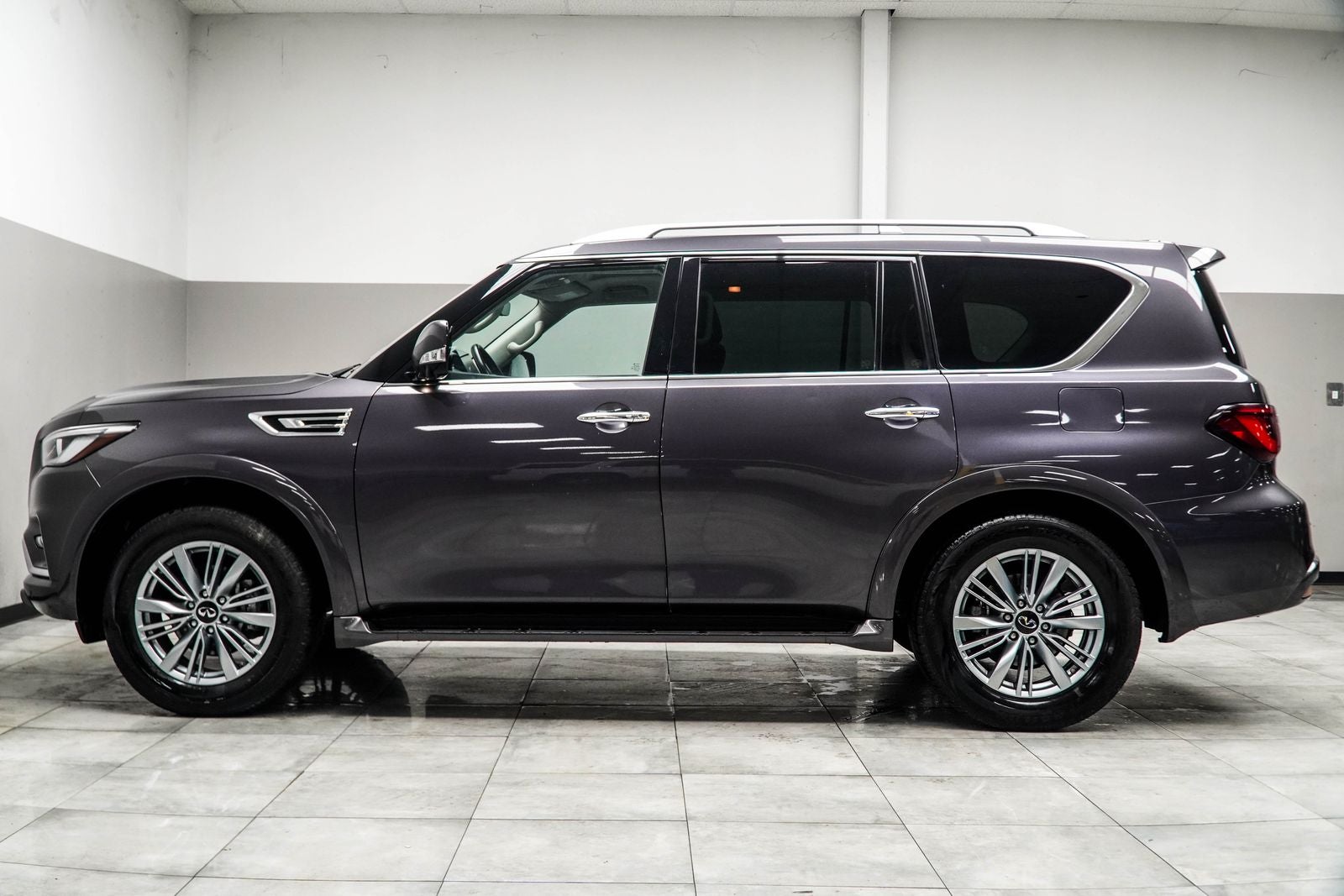 2024 INFINITI QX80 LUXE
