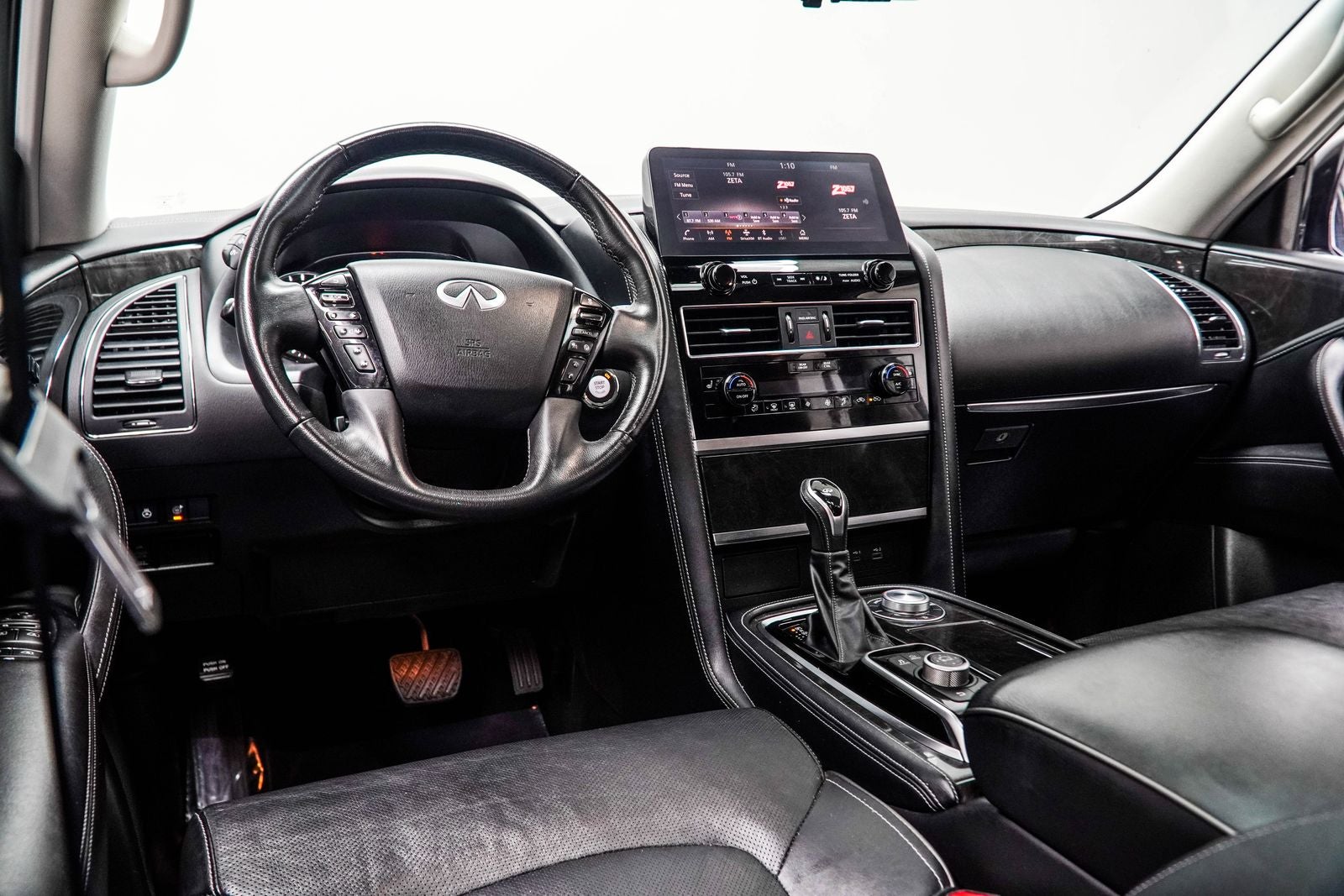 2024 INFINITI QX80 LUXE