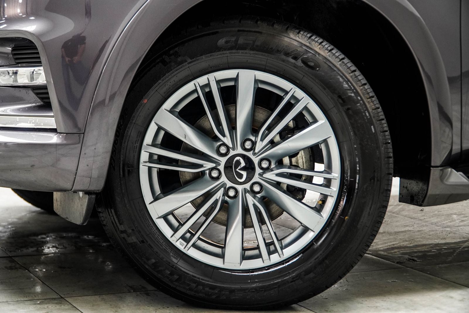 2024 INFINITI QX80 LUXE