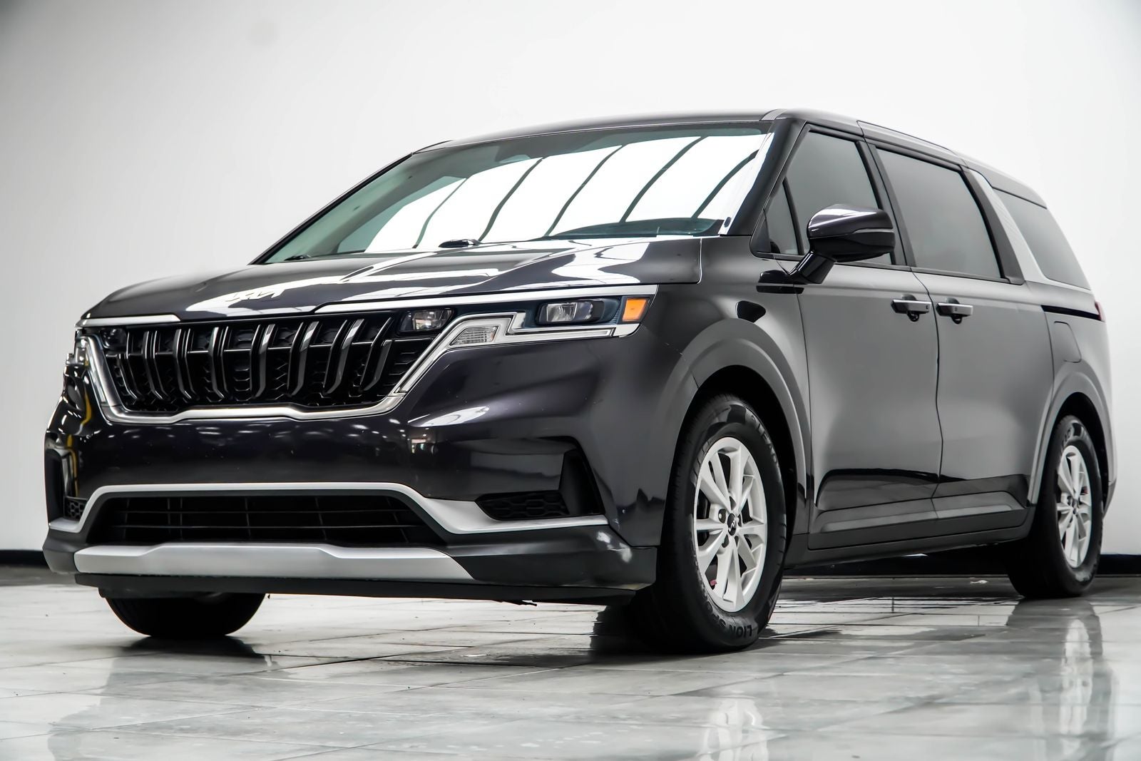2023 Kia Carnival LX