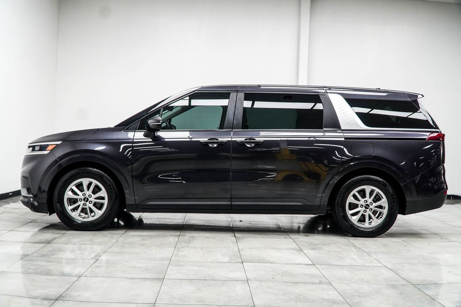 2023 Kia Carnival LX