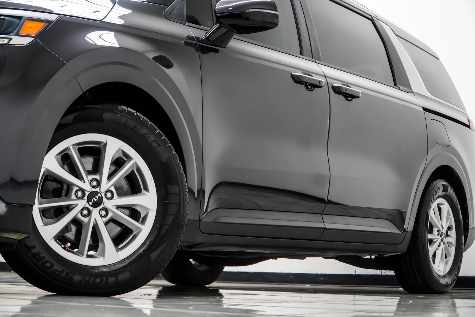 2023 Kia Carnival LX