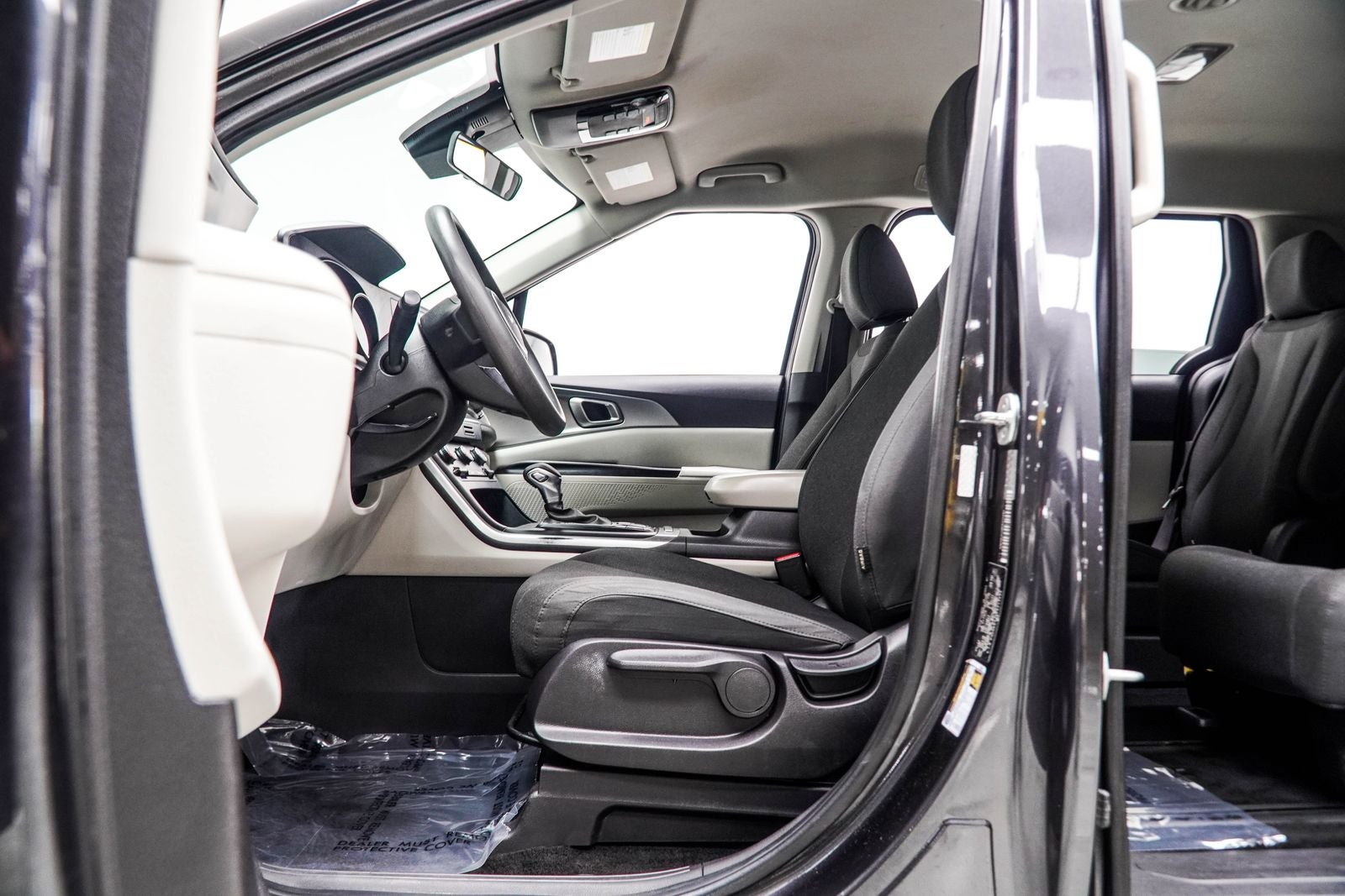 2023 Kia Carnival LX