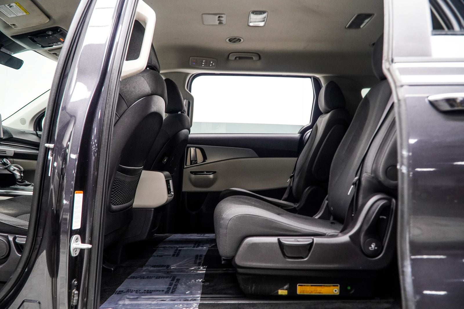 2023 Kia Carnival LX