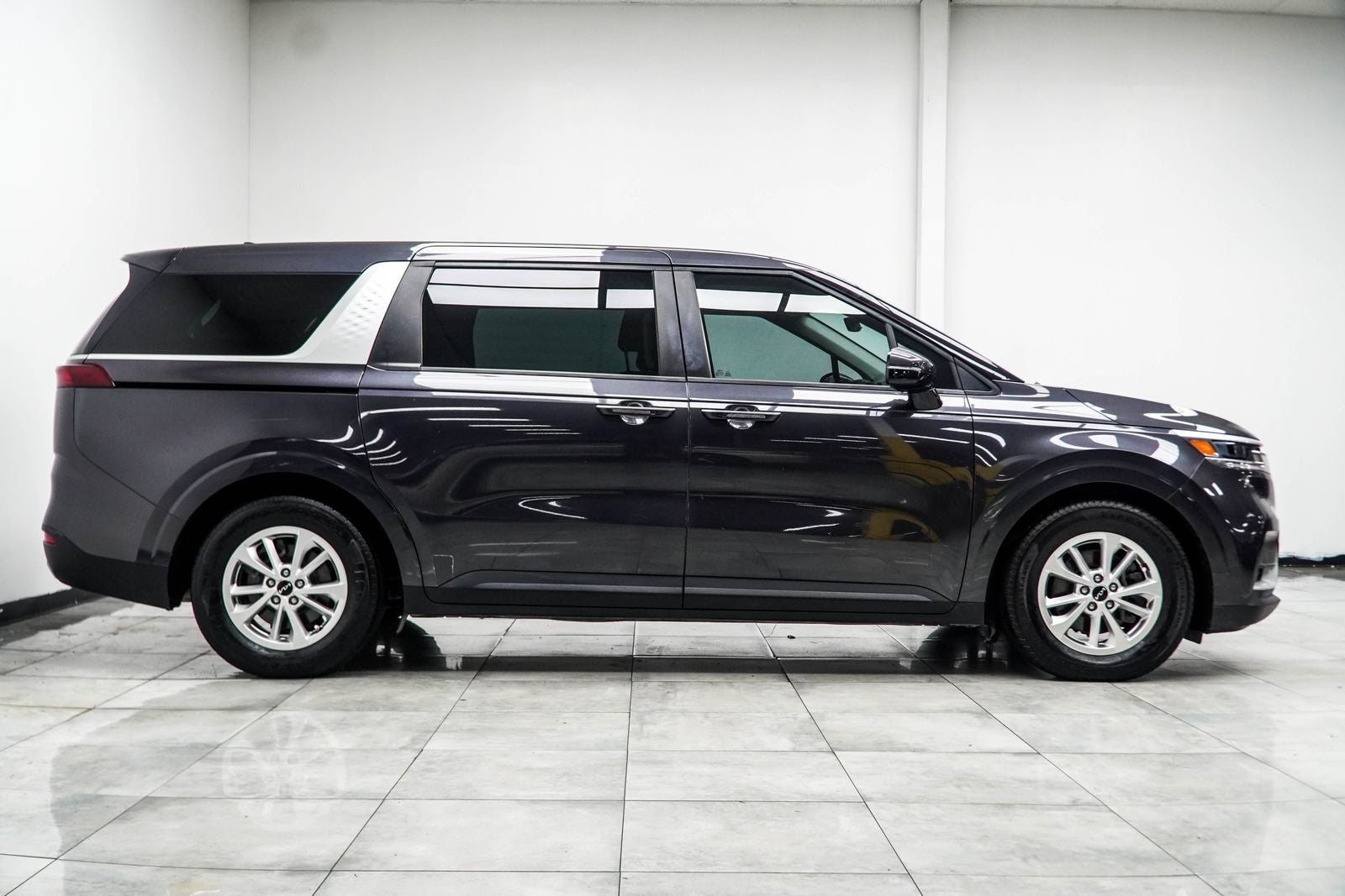 2023 Kia Carnival LX