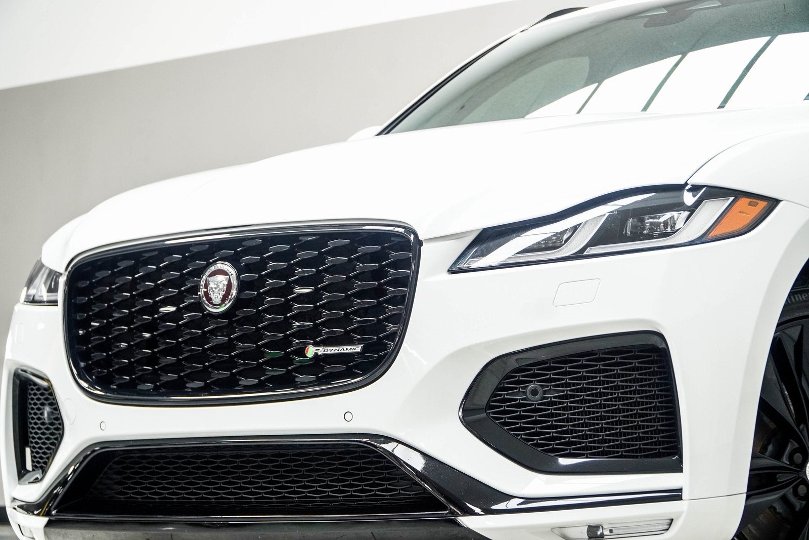 2023 Jaguar F-PACE P400 R-Dynamic S