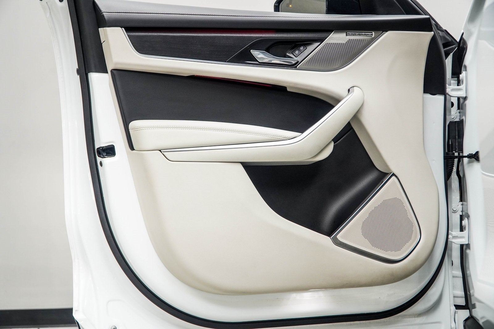 2023 Jaguar F-PACE P400 R-Dynamic S