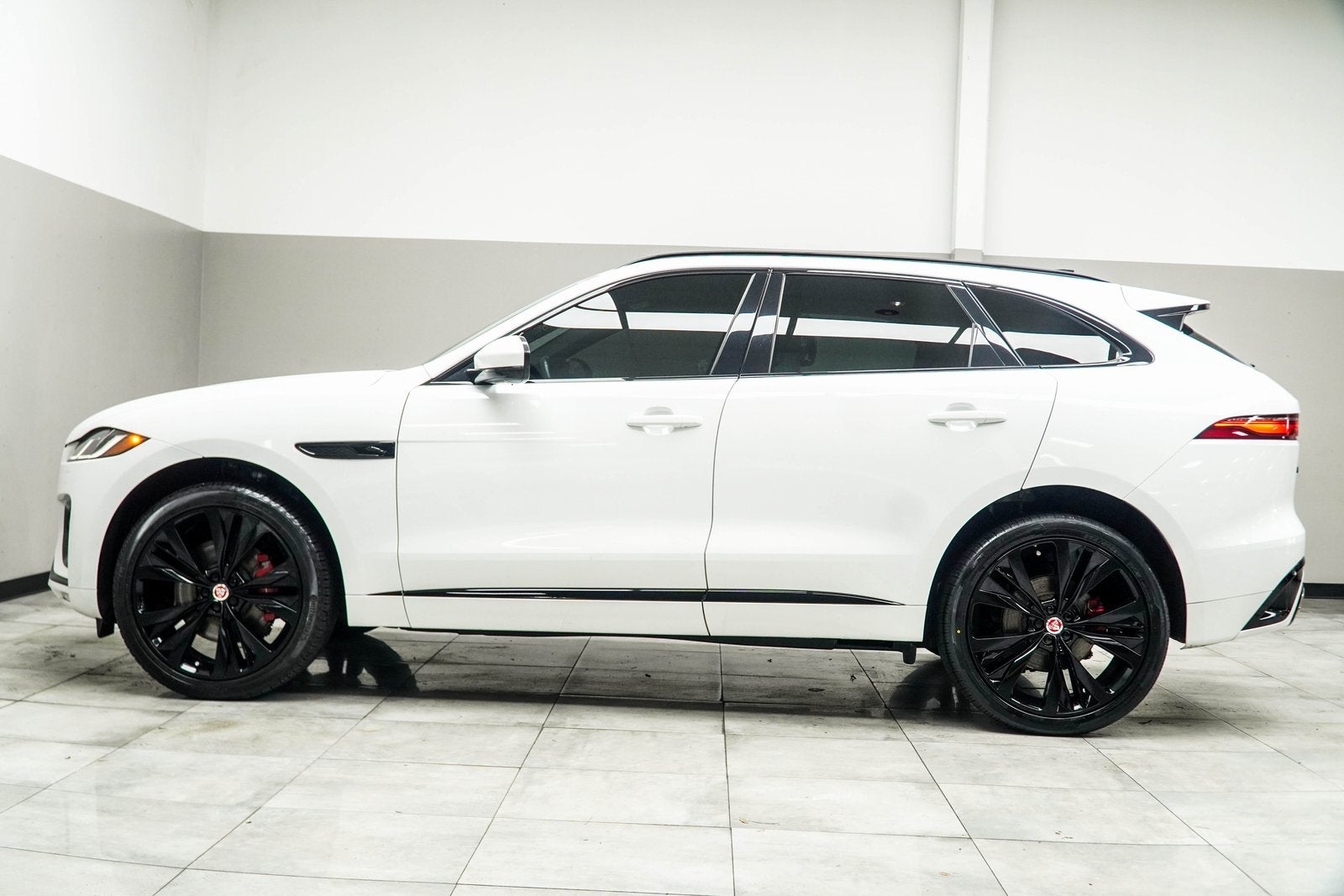 2023 Jaguar F-PACE P400 R-Dynamic S