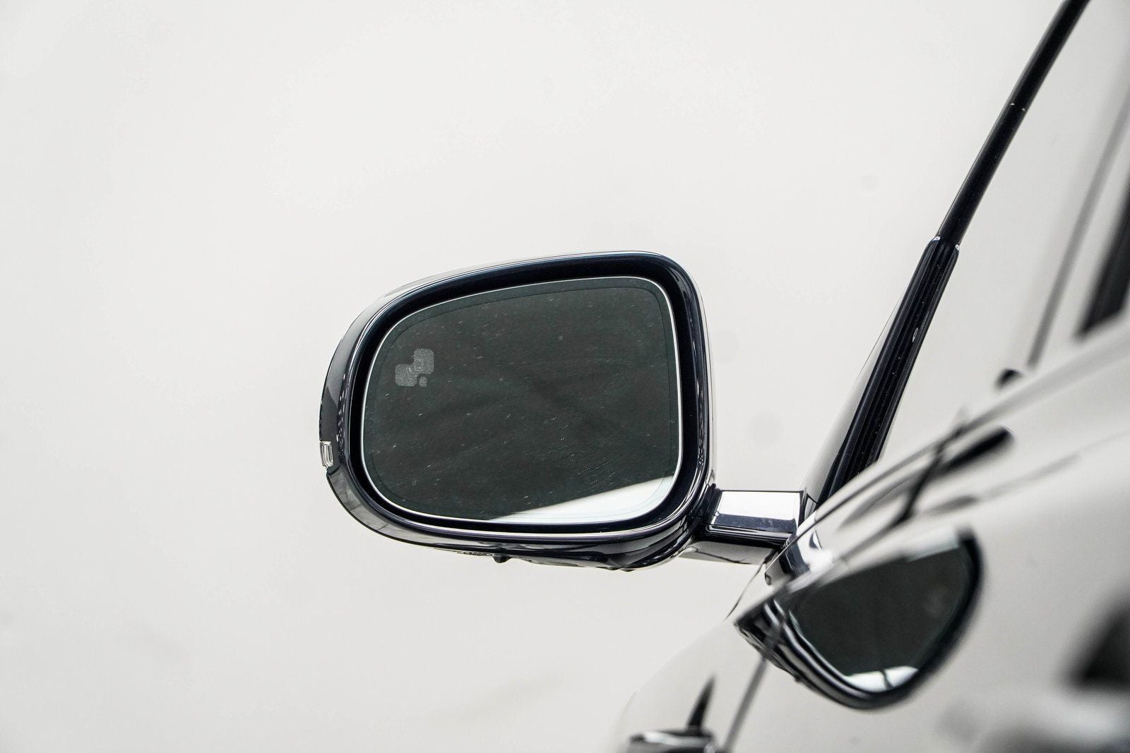 2024 Jaguar XF R-Dynamic SE