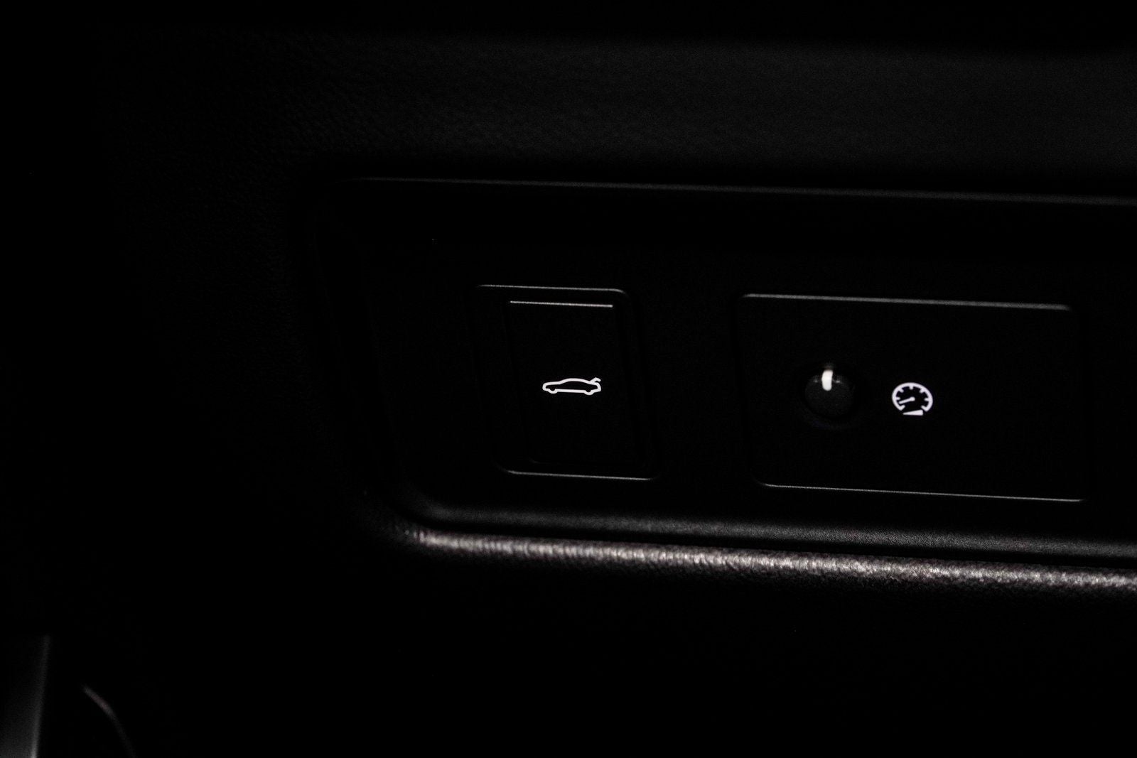 2024 Jaguar XF R-Dynamic SE