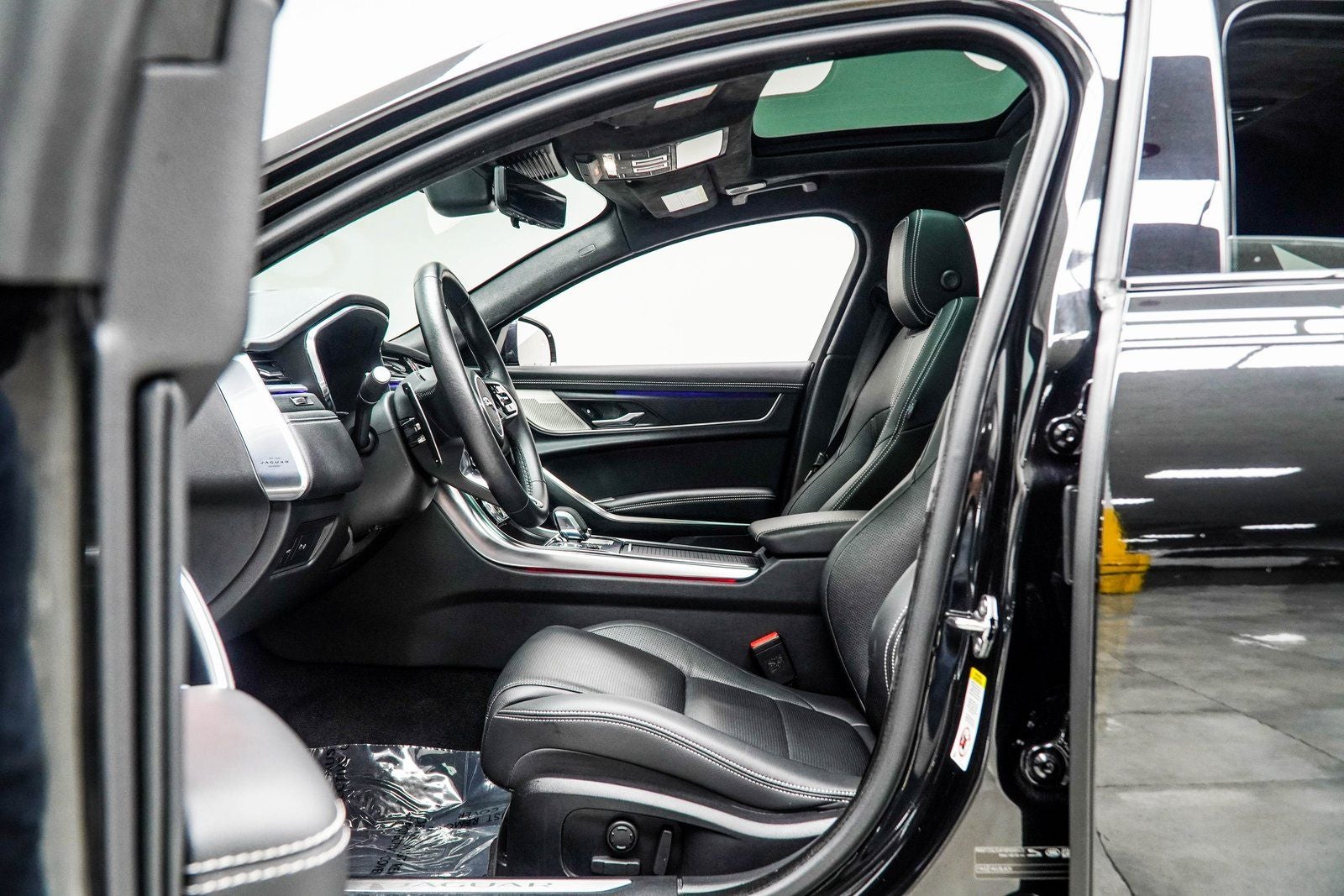 2024 Jaguar XF R-Dynamic SE