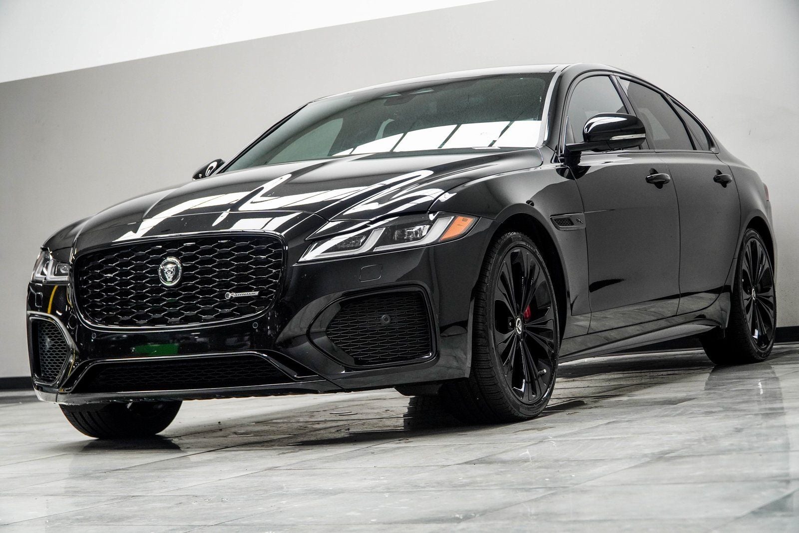 2024 Jaguar XF R-Dynamic SE