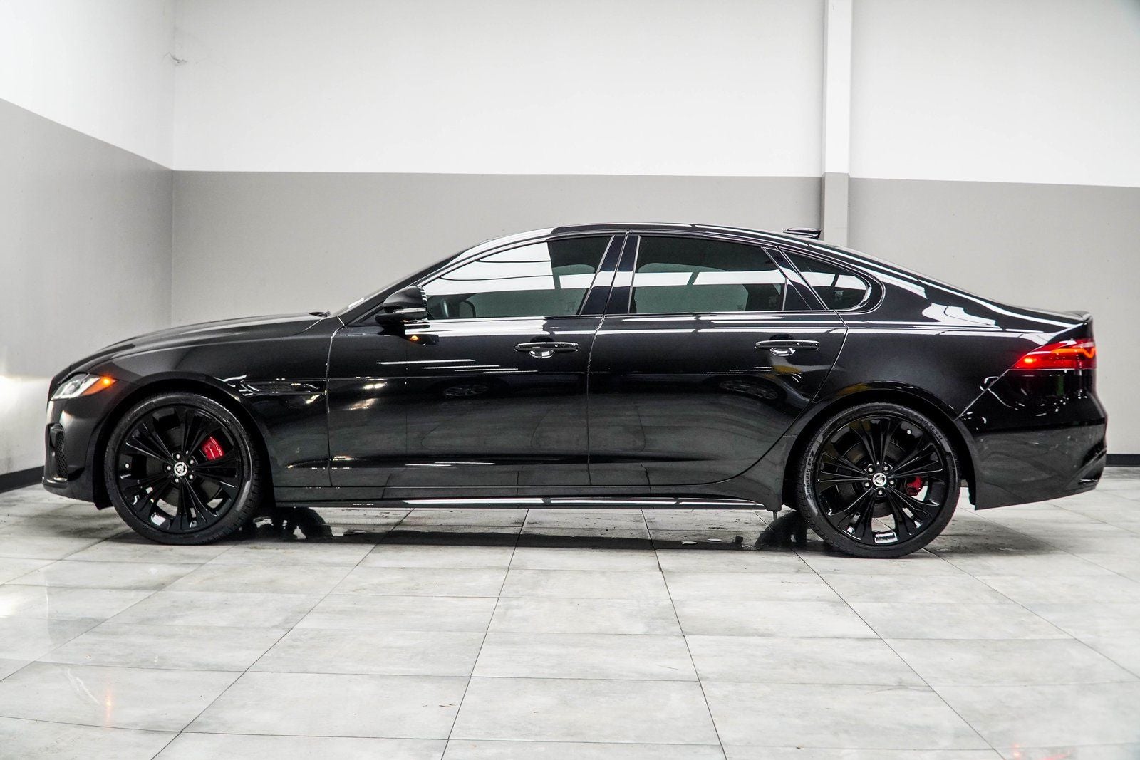 2024 Jaguar XF R-Dynamic SE