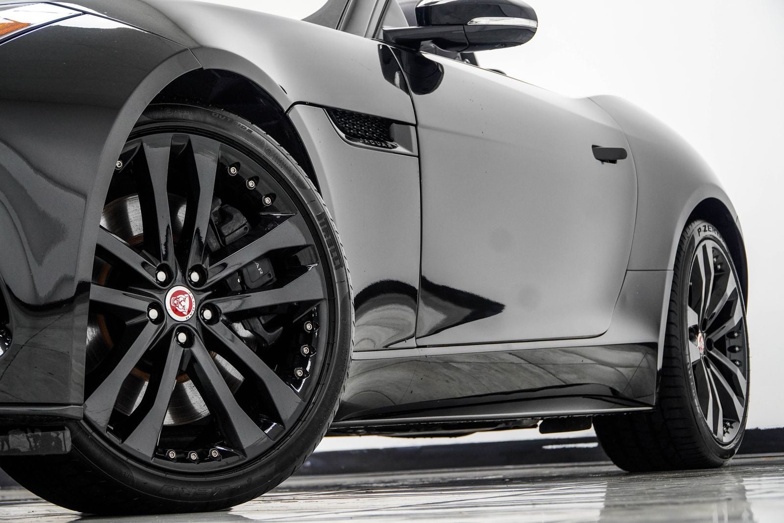 2019 Jaguar F-TYPE R