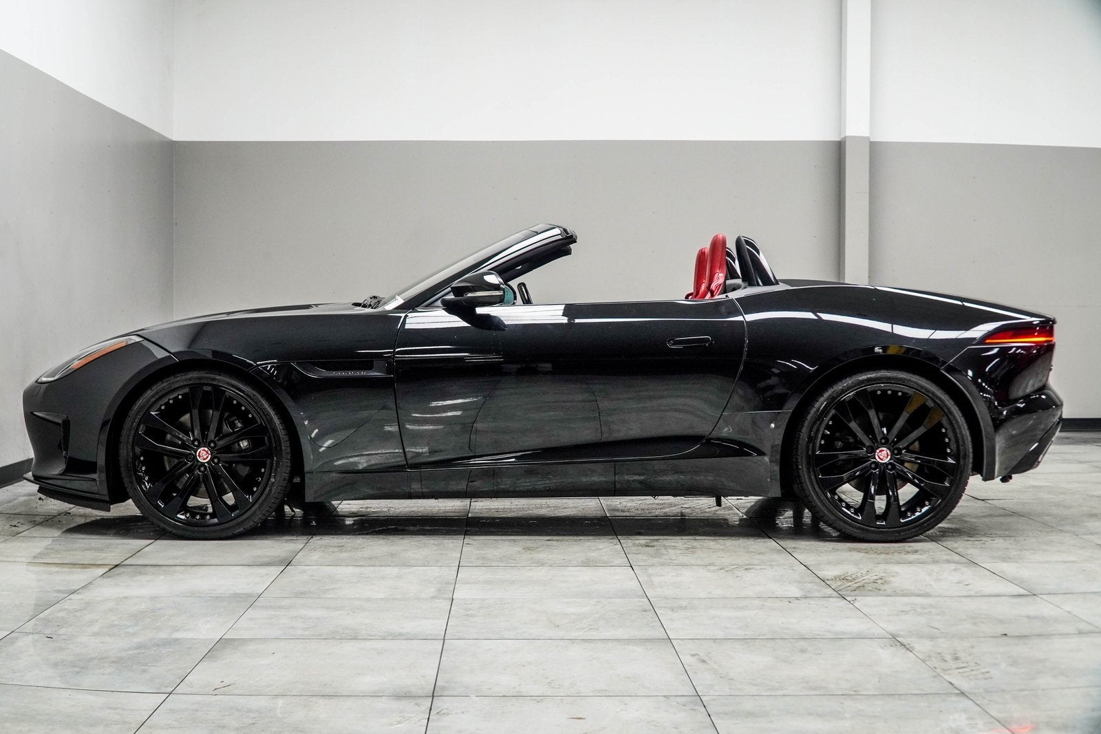2019 Jaguar F-TYPE P300