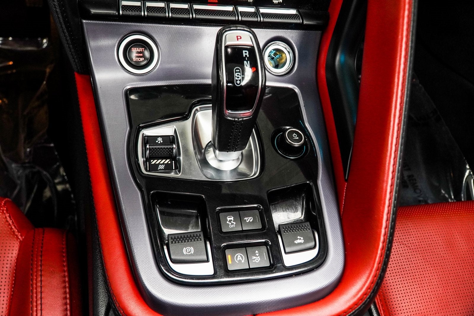 2019 Jaguar F-TYPE P300