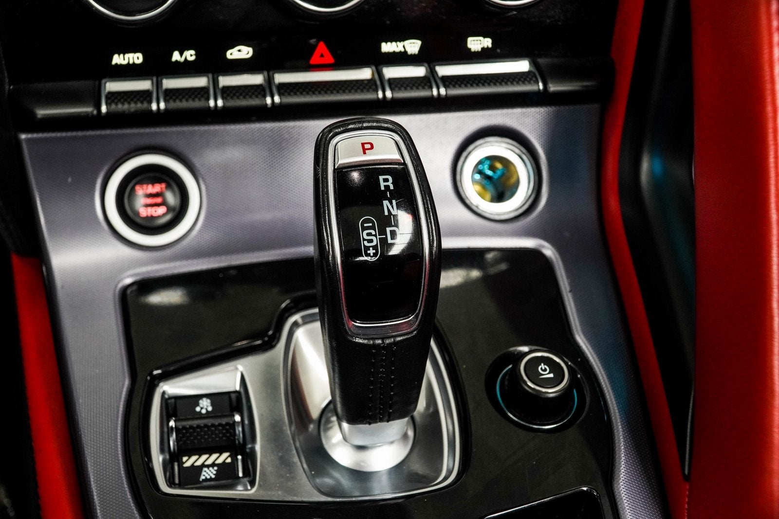 2019 Jaguar F-TYPE P300