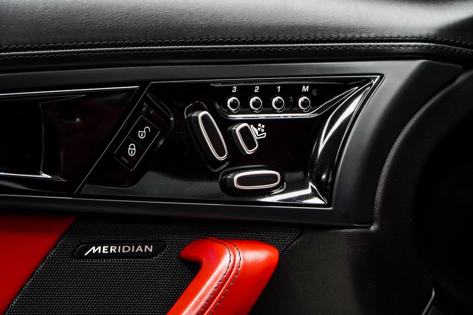 2019 Jaguar F-TYPE P300