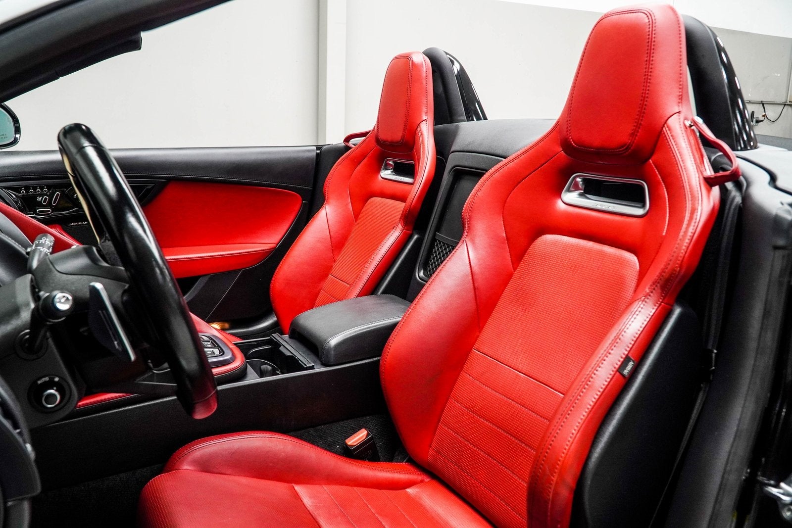 2019 Jaguar F-TYPE P300