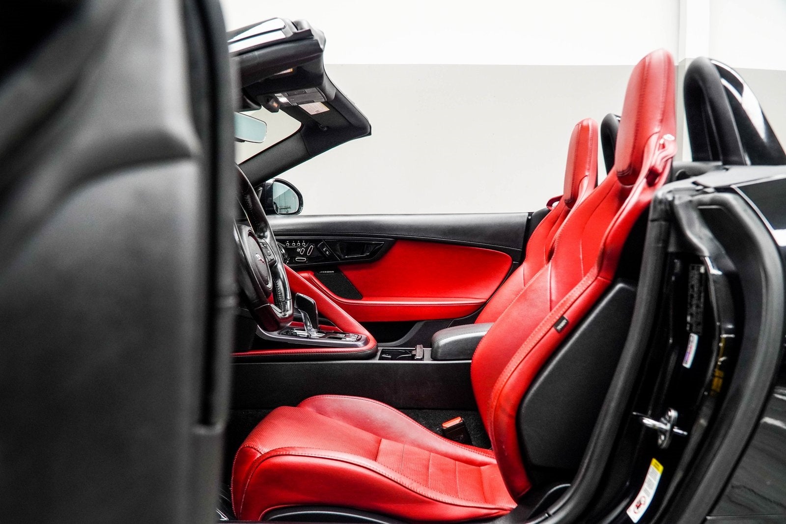 2019 Jaguar F-TYPE P300