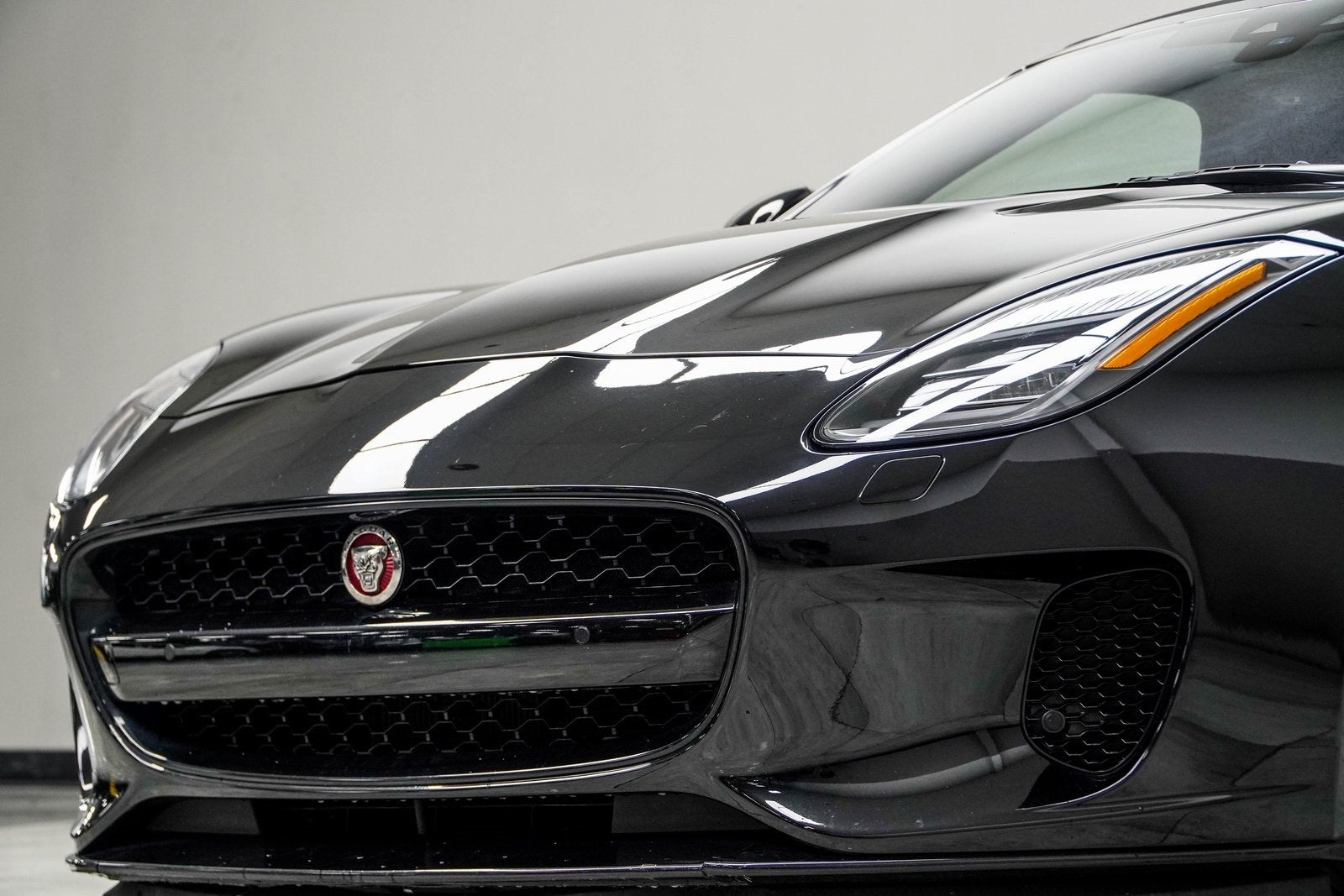 2019 Jaguar F-TYPE P300