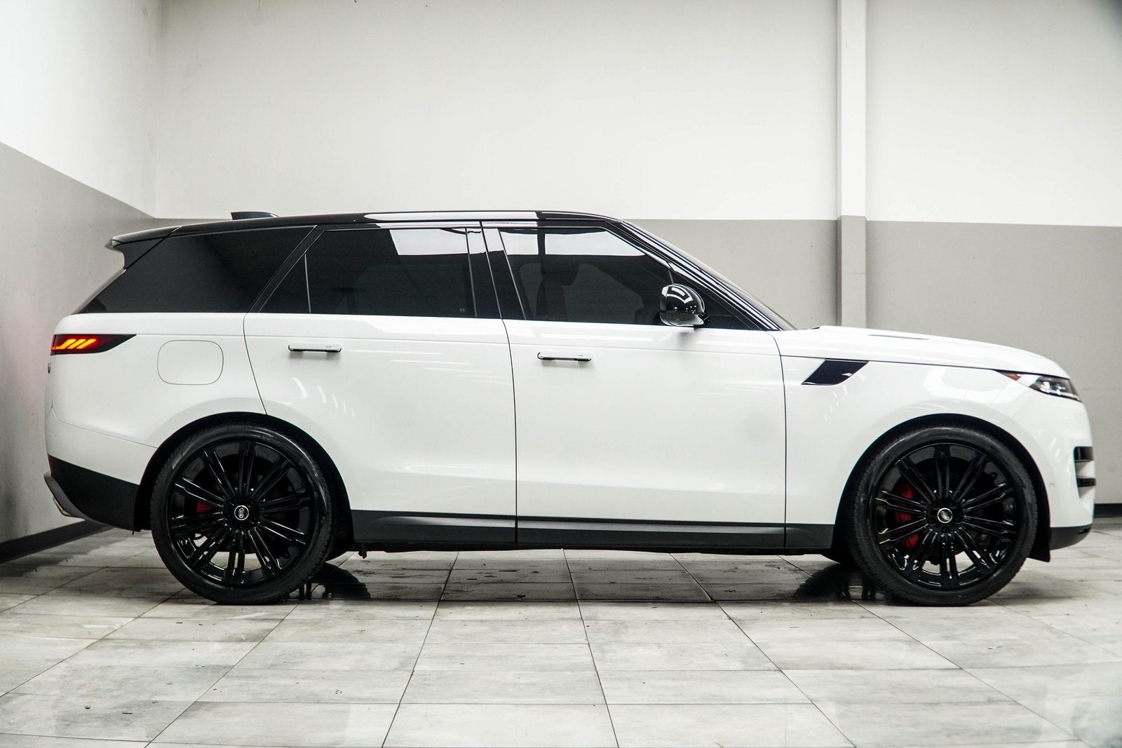 2023 Land Rover Range Rover Sport SE