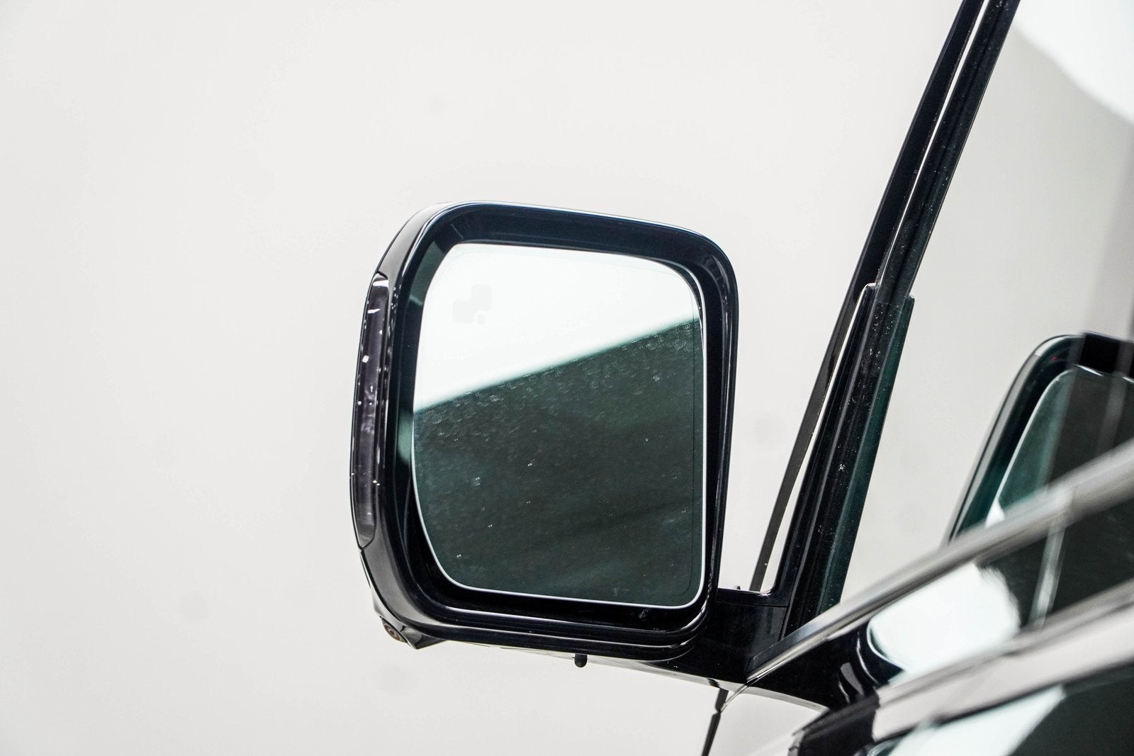 2025 Land Rover Defender 110 S