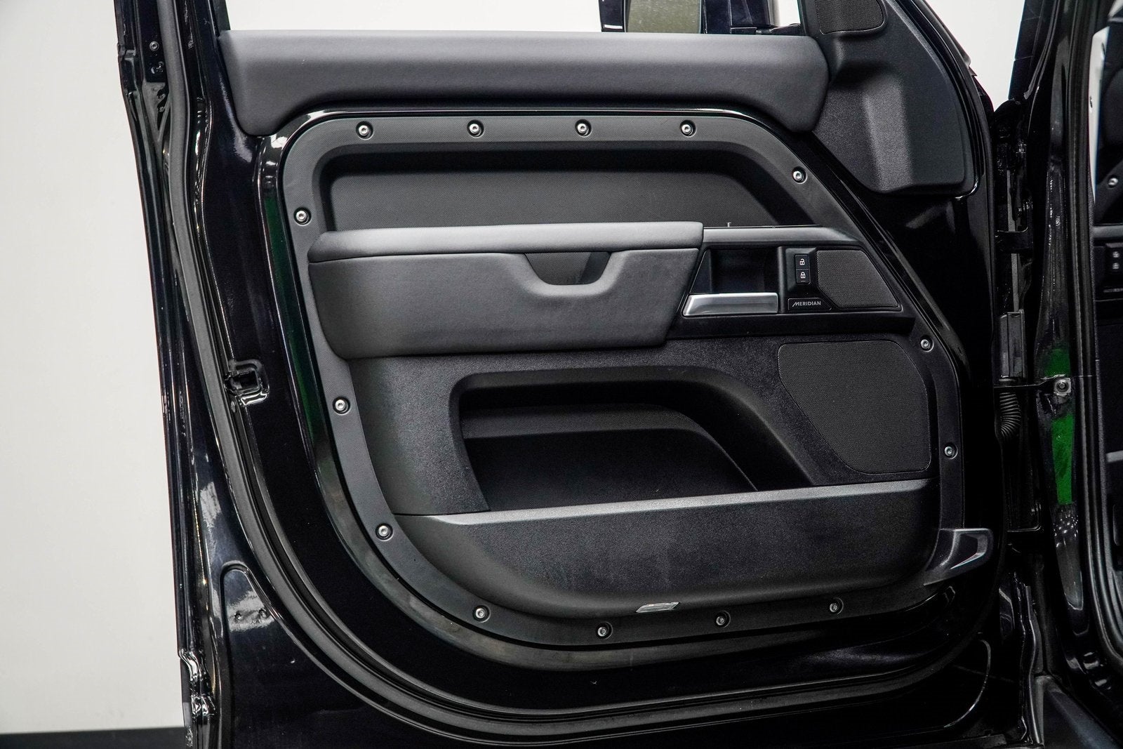 2025 Land Rover Defender 110 S