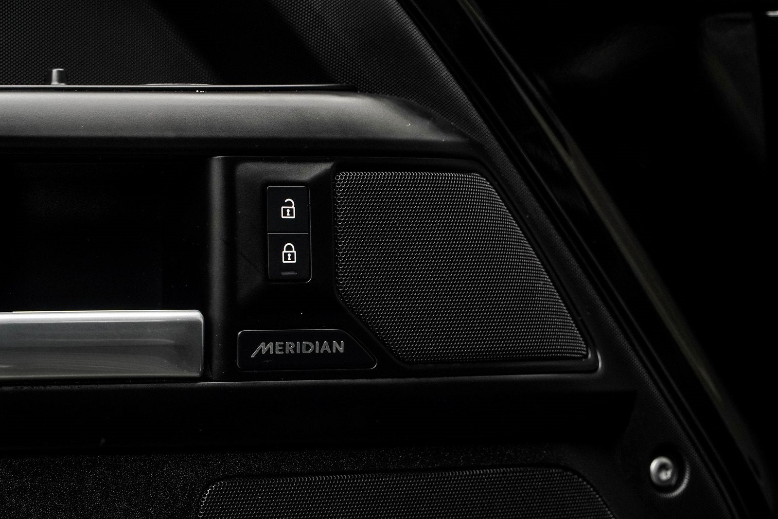 2025 Land Rover Defender 110 S