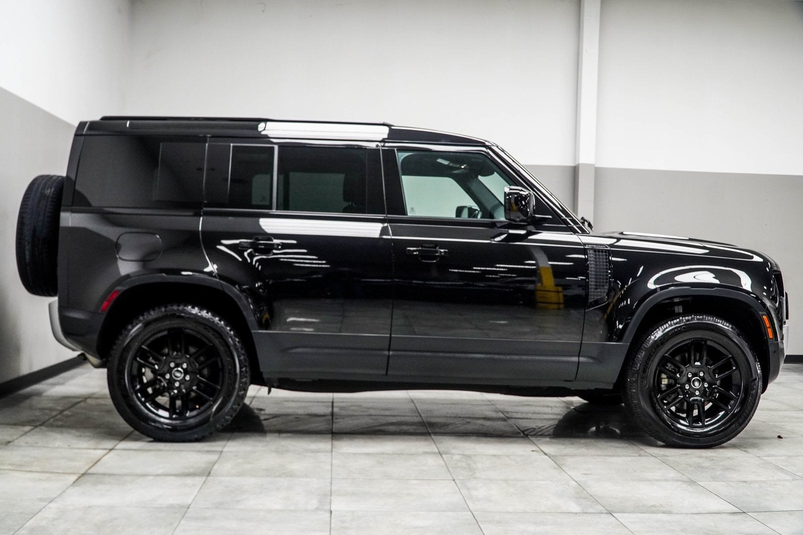 2025 Land Rover Defender 110 S