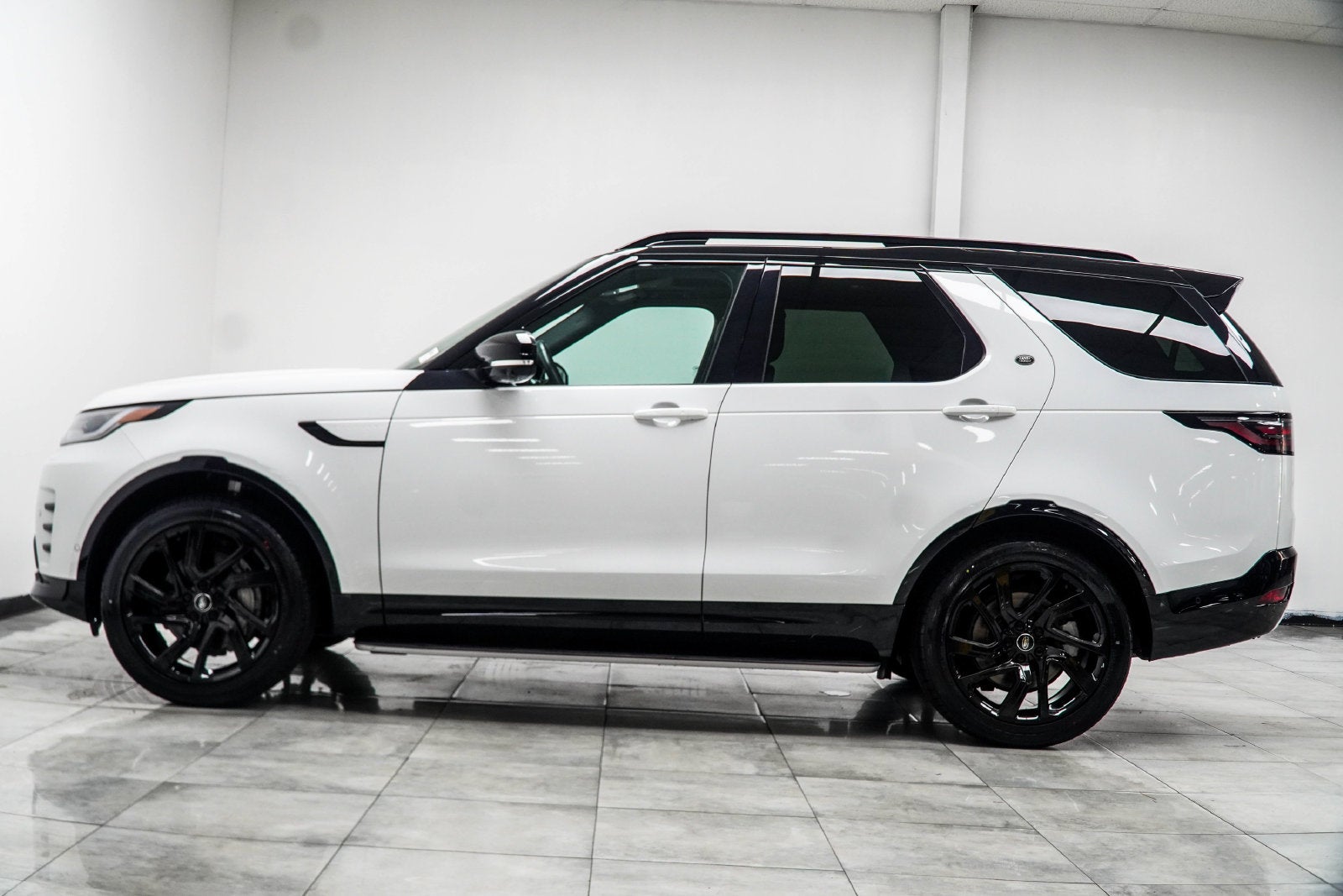 2024 Land Rover Discovery Dynamic SE