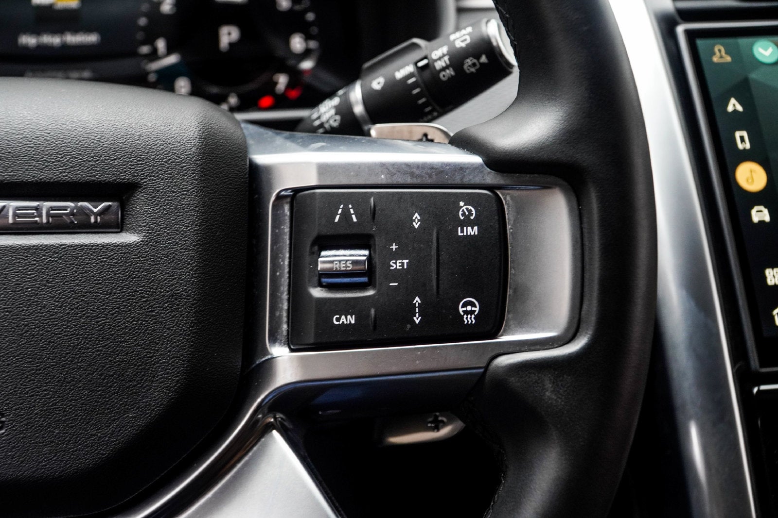 2024 Land Rover Discovery Dynamic SE