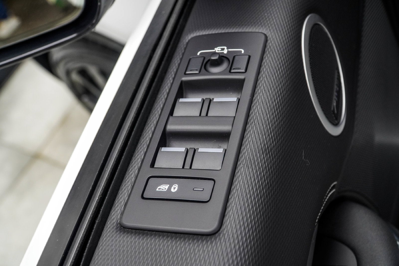 2024 Land Rover Discovery Dynamic SE