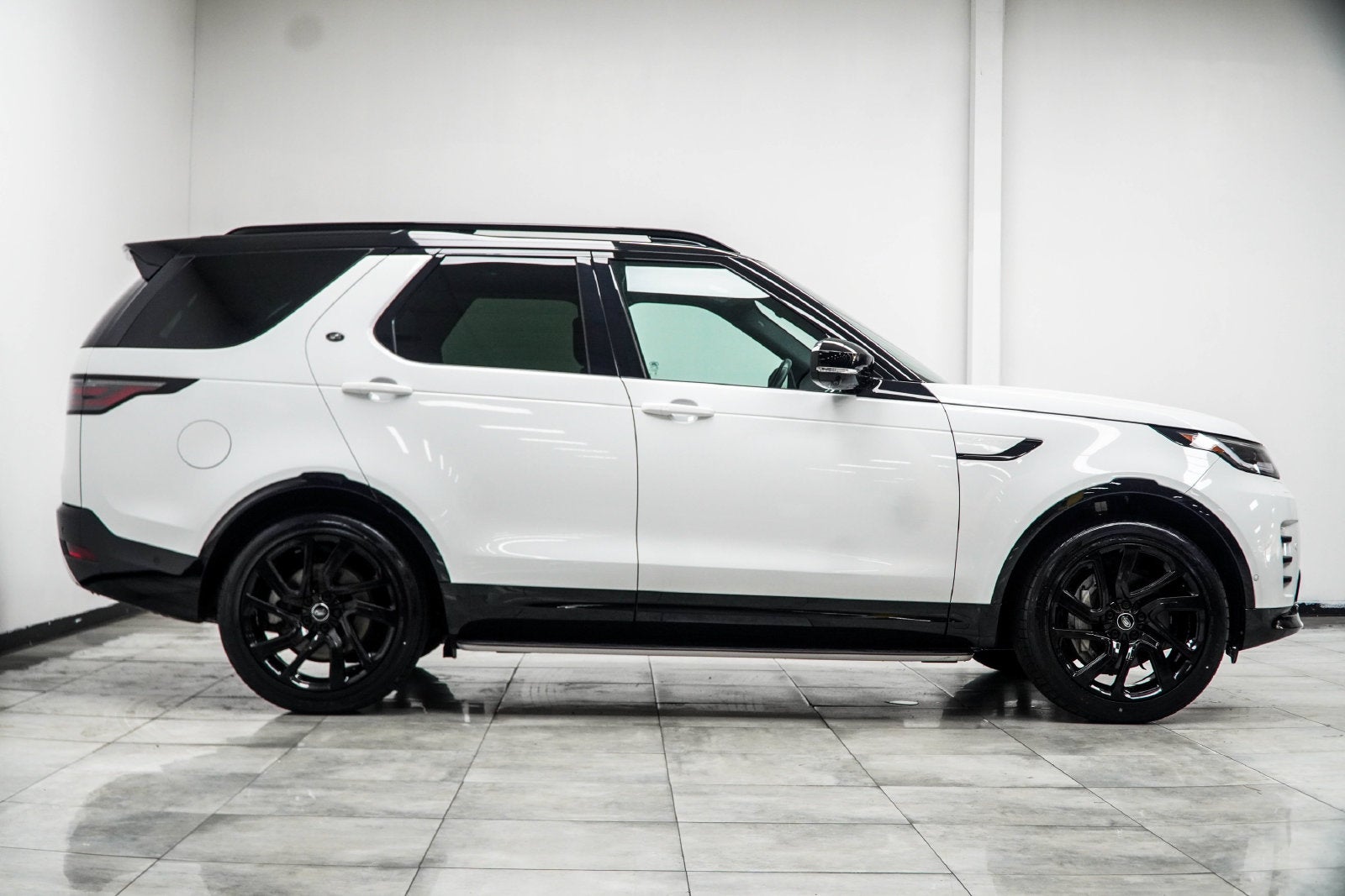 2024 Land Rover Discovery Dynamic SE