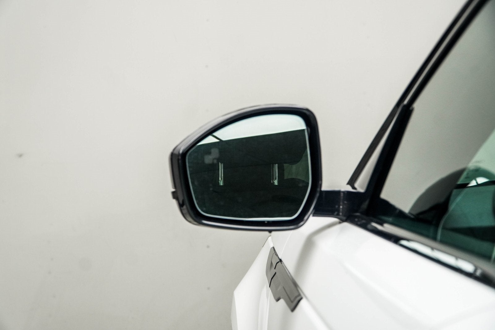 2025 Land Rover Range Rover Velar Dynamic SE