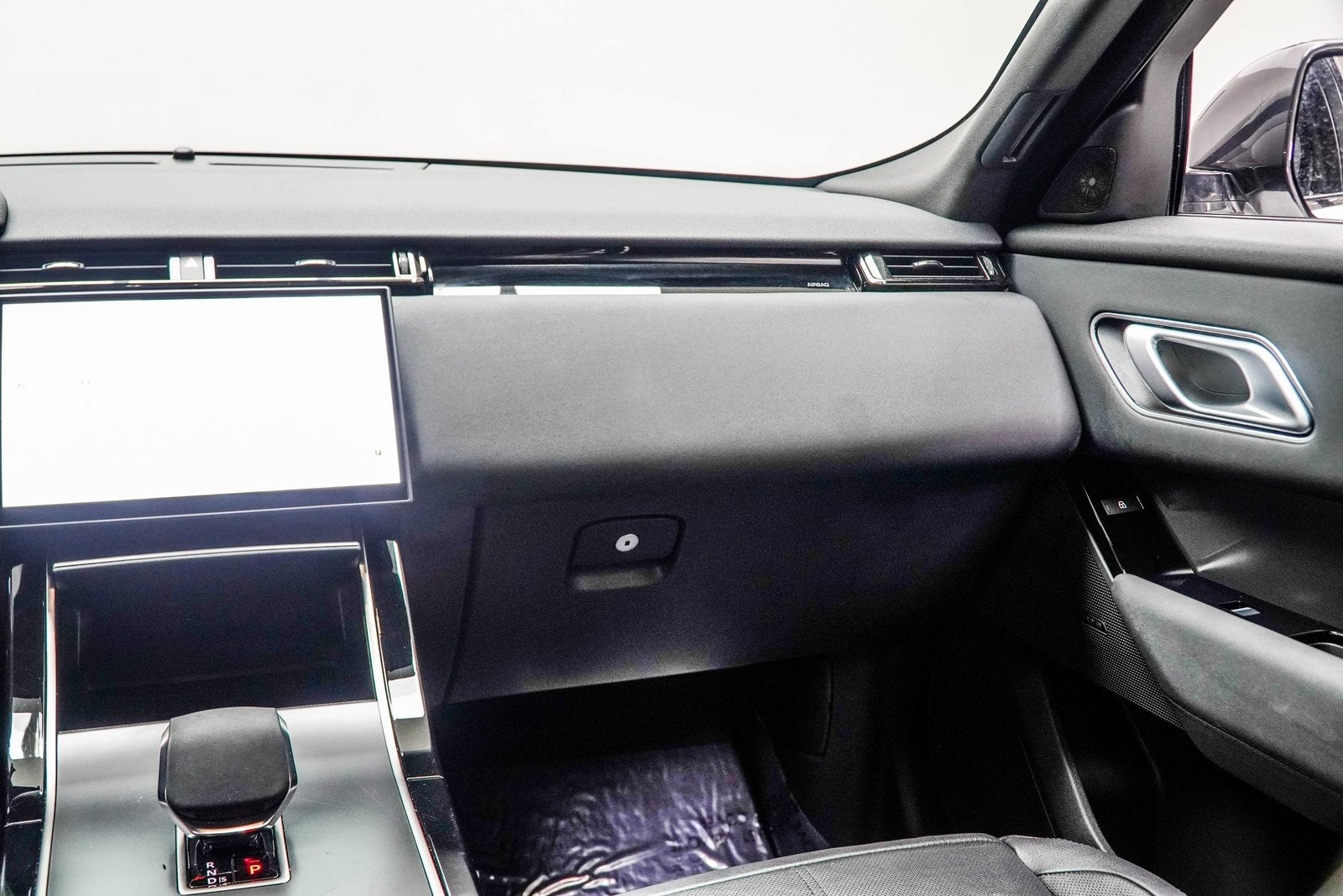 2025 Land Rover Range Rover Velar Dynamic SE