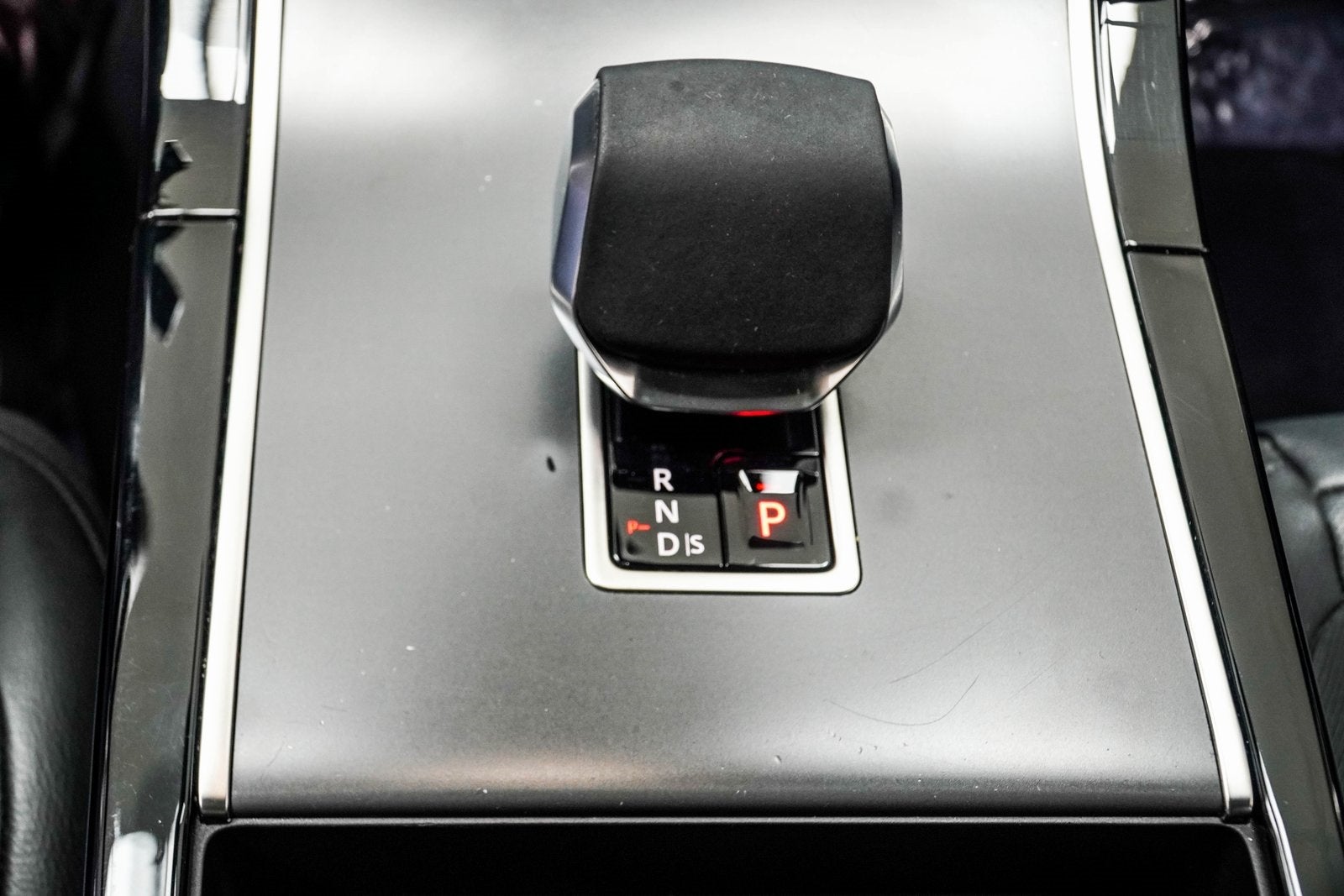 2025 Land Rover Range Rover Velar Dynamic SE