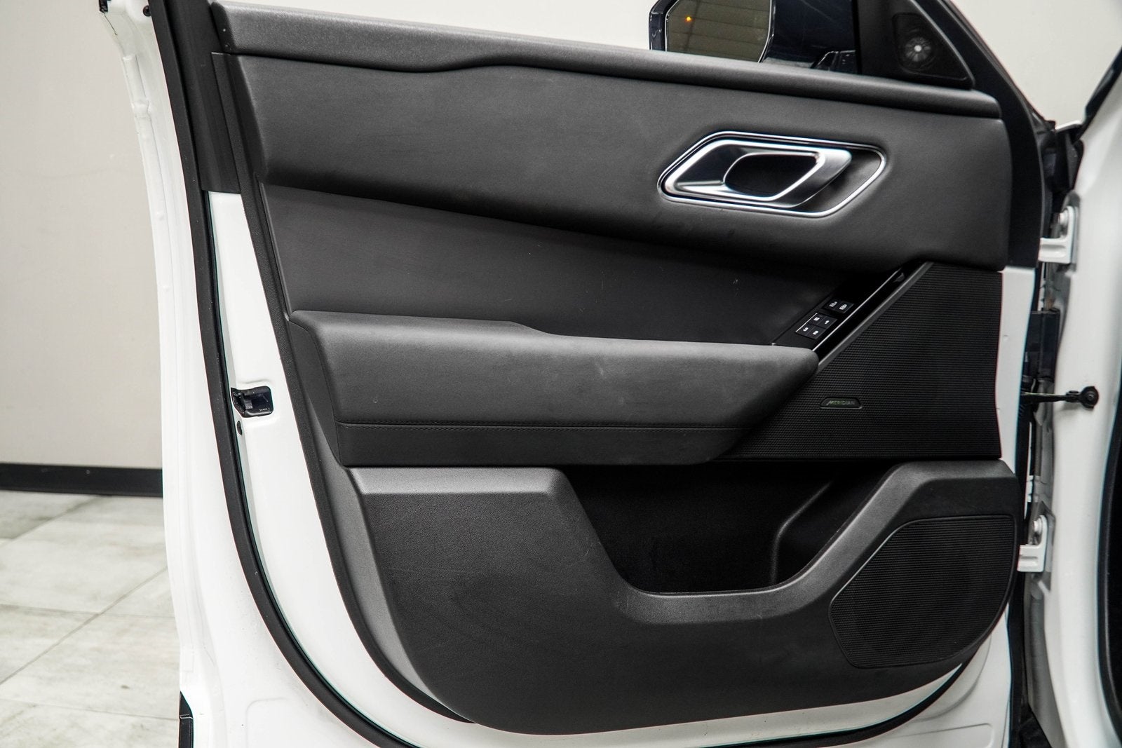 2025 Land Rover Range Rover Velar Dynamic SE