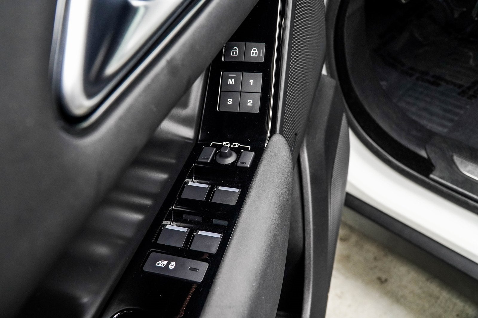 2025 Land Rover Range Rover Velar Dynamic SE