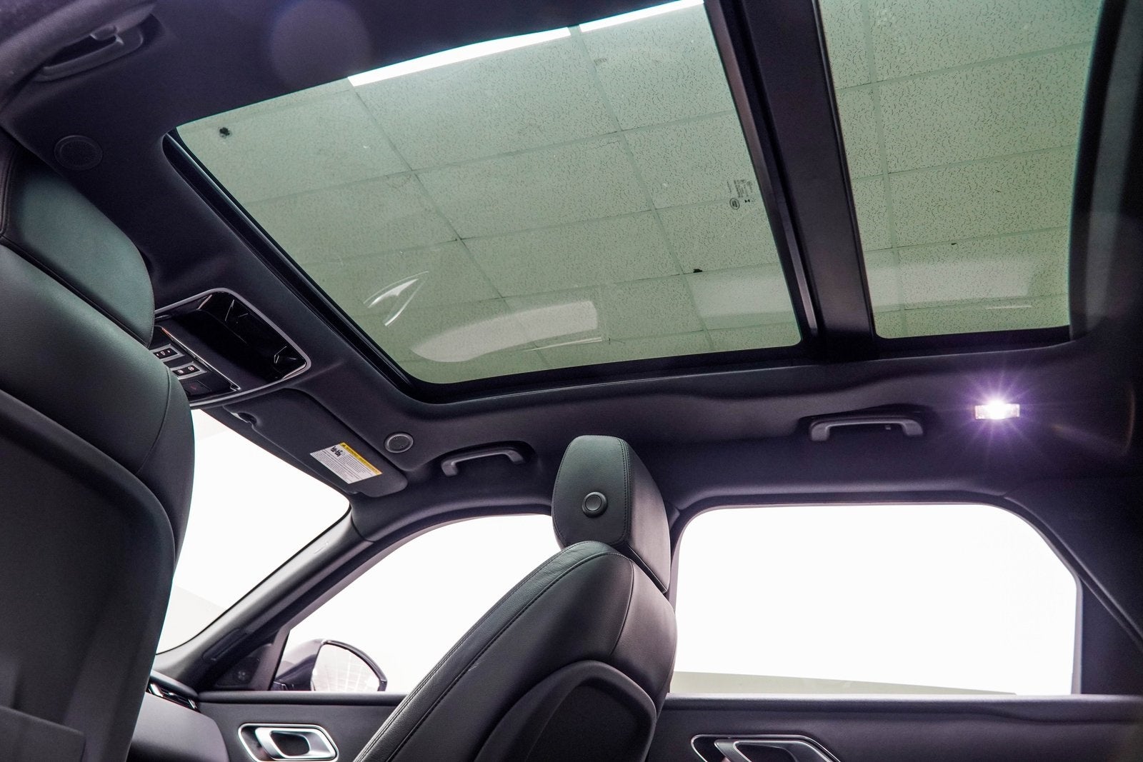 2025 Land Rover Range Rover Velar Dynamic SE