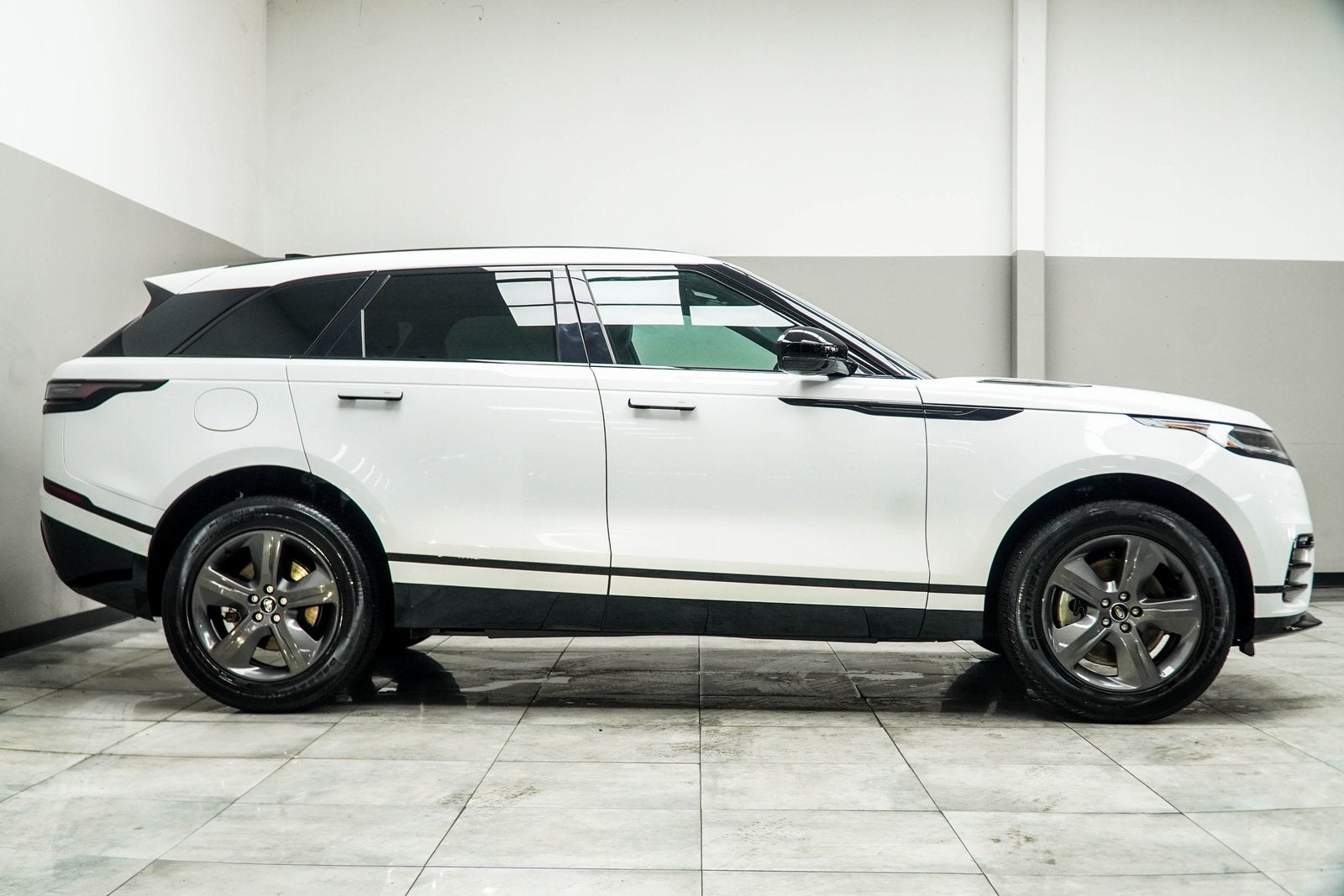 2025 Land Rover Range Rover Velar Dynamic SE