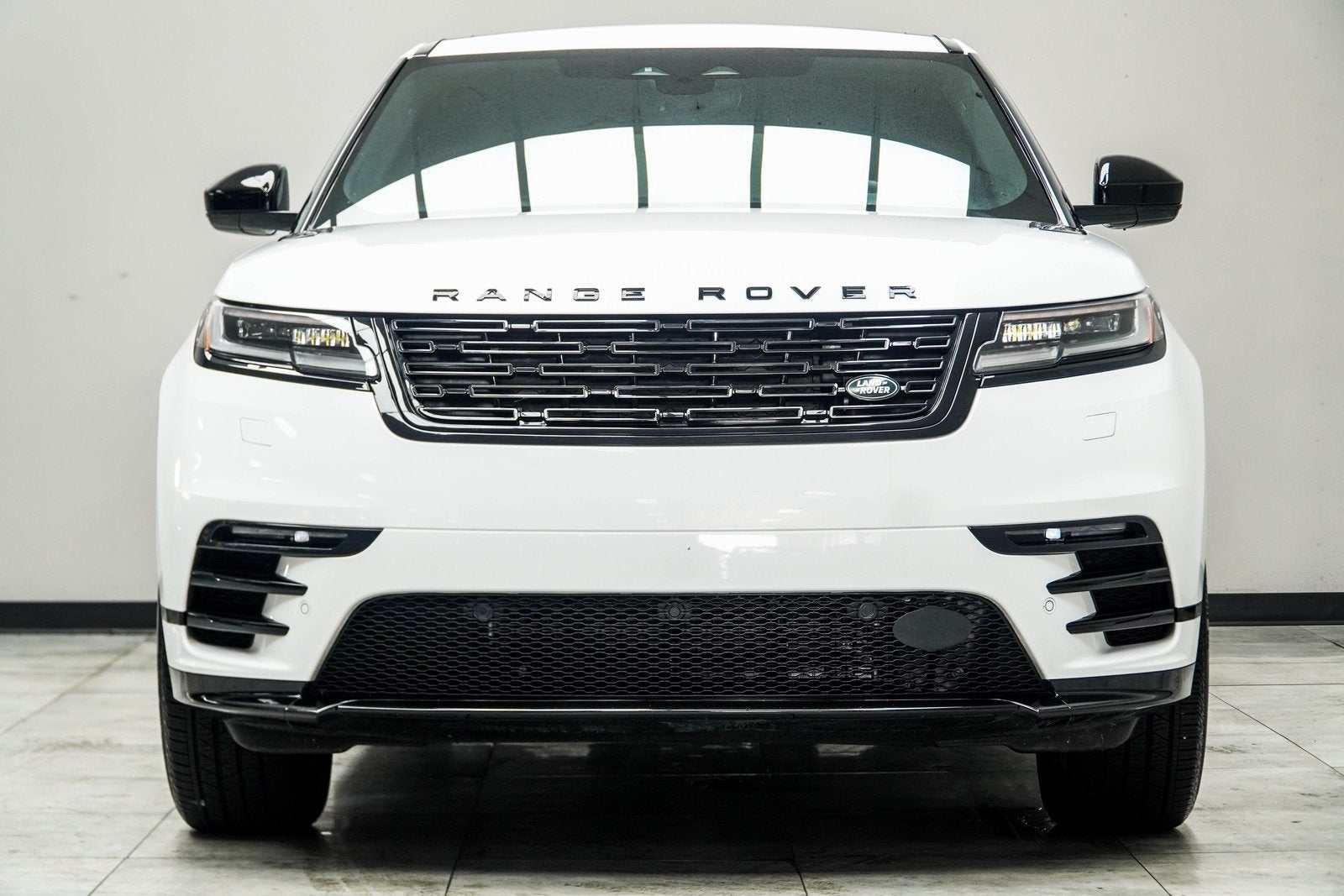 2025 Land Rover Range Rover Velar Dynamic SE