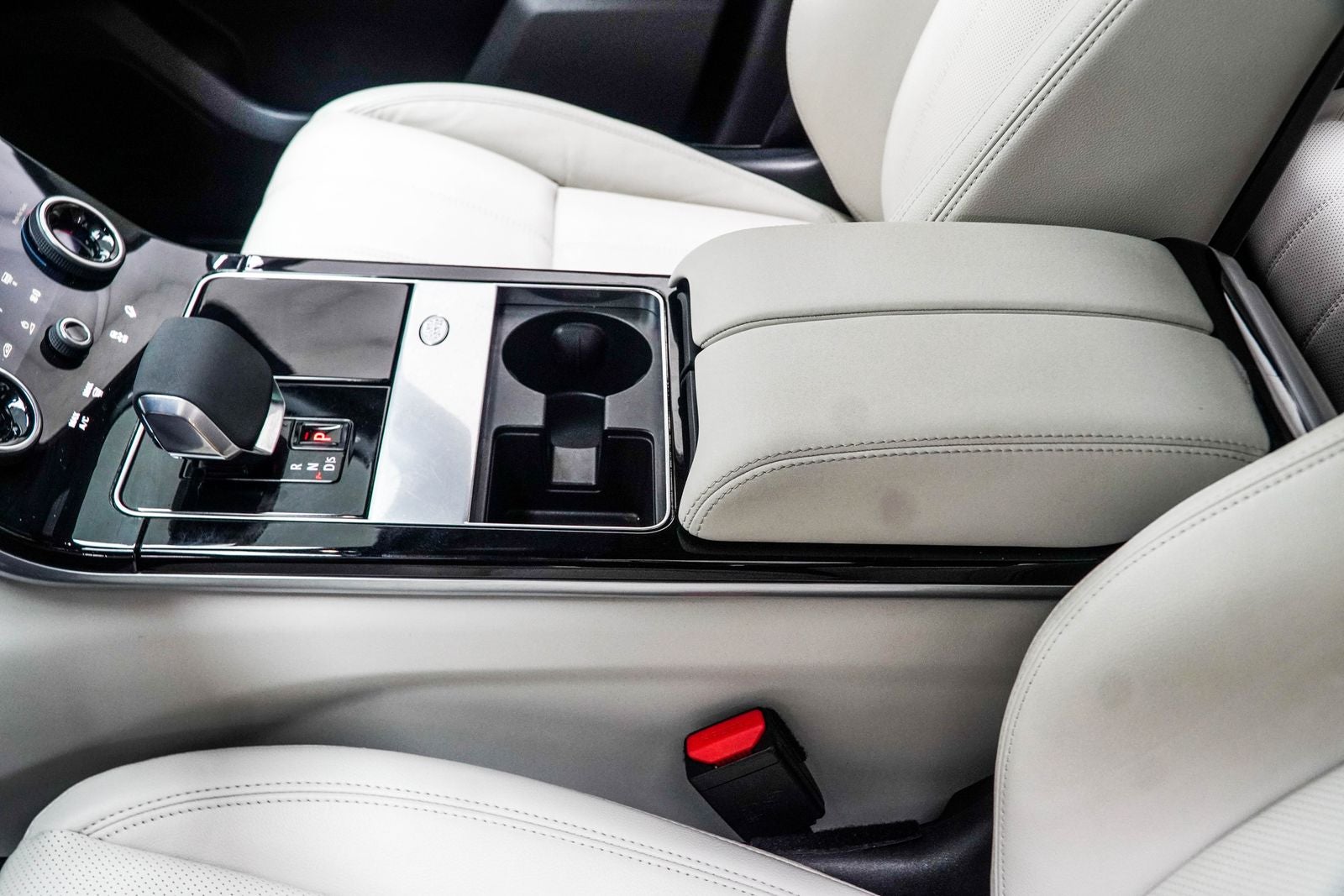 2022 Land Rover Range Rover Velar P250 R-Dynamic S