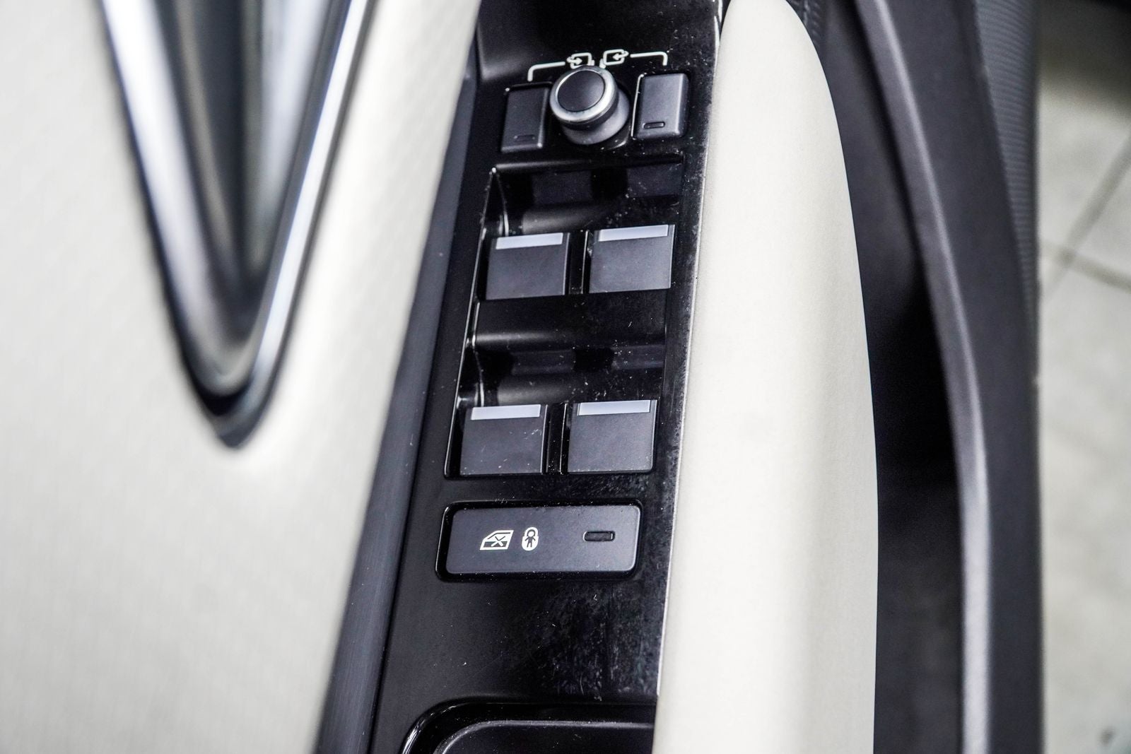 2022 Land Rover Range Rover Velar P250 R-Dynamic S